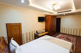 Отель Salut Hotel Almaty Алматы Люкс с 2 спальнями-4