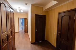Отель Salut Hotel Almaty Алматы Номер-студио Делюкс с кроватью размера "king-size"-2