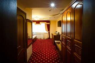 Отель Salut Hotel Almaty Алматы Улучшенный номер с 2 кроватями размера «queen-size»-2